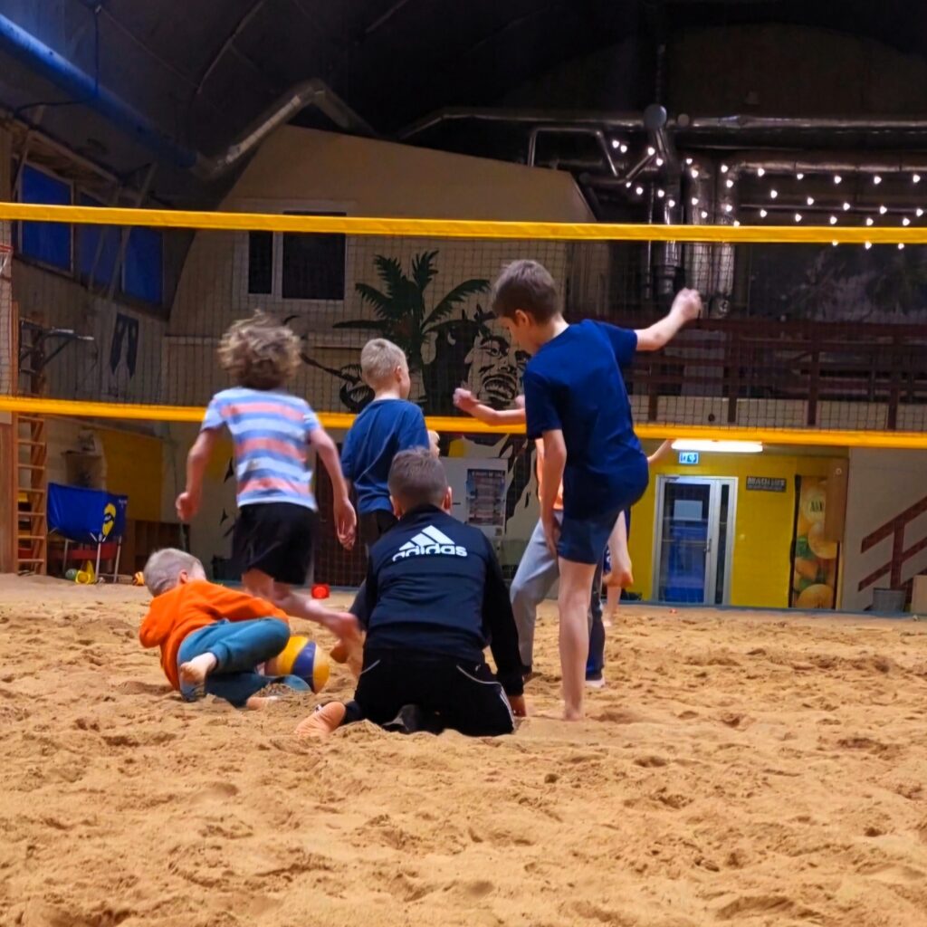 Laste sünnipäev Rannahallis Tartu lähedal, aktiivne ja lõbus pidu liival