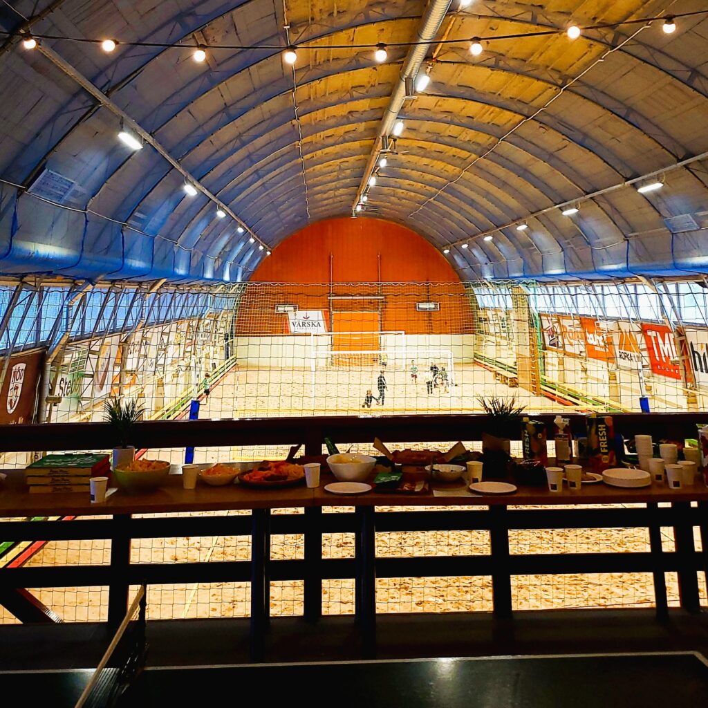 Laste sünnipäev Rannahallis Tartu lähedal, aktiivne ja lõbus pidu liival