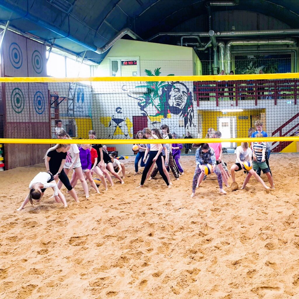 Laste sünnipäev Rannahallis Tartu lähedal, aktiivne ja lõbus pidu liival