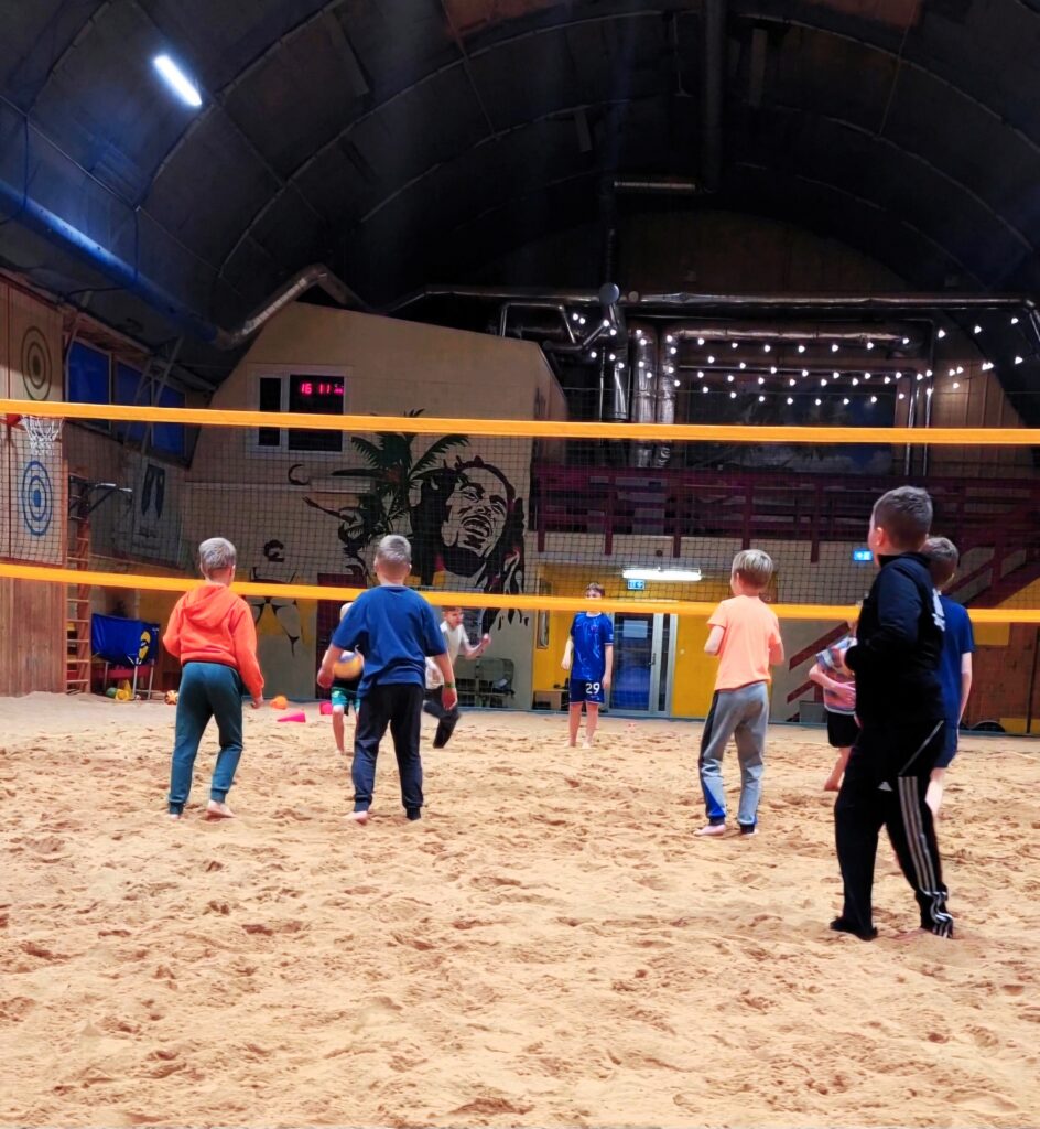 Laste sünnipäev Rannahallis Tartu lähedal, aktiivne ja lõbus pidu liival